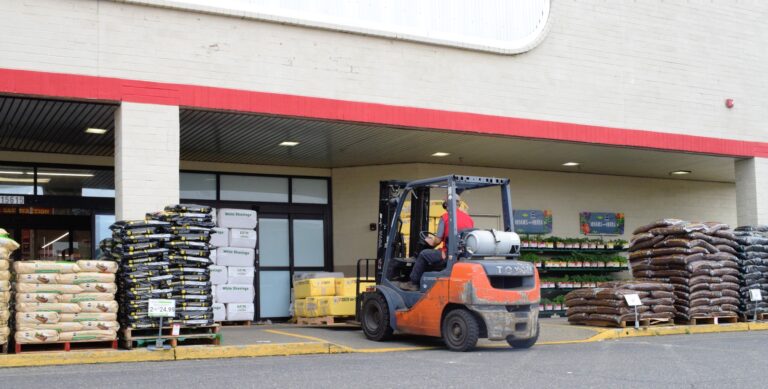 Renting an electric forklift in Dubai? Ask these 5 key questions on cost, battery, & support first. Ensure a reliable, hassle-free rental.