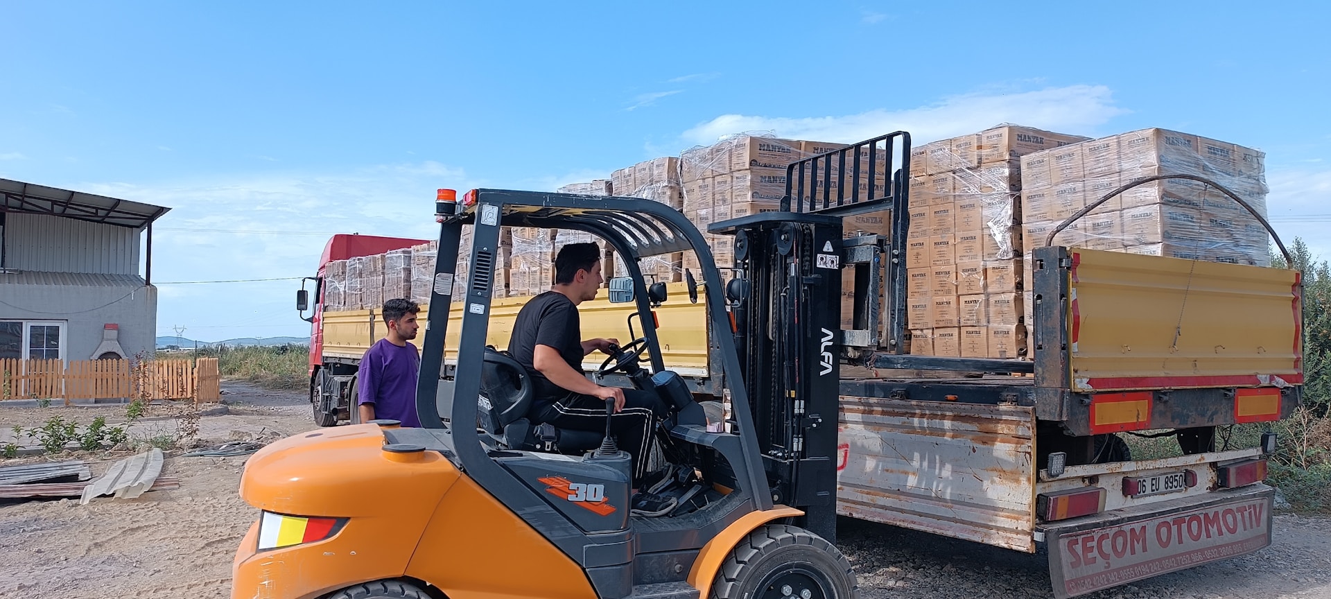 forklift for rent in Dubai