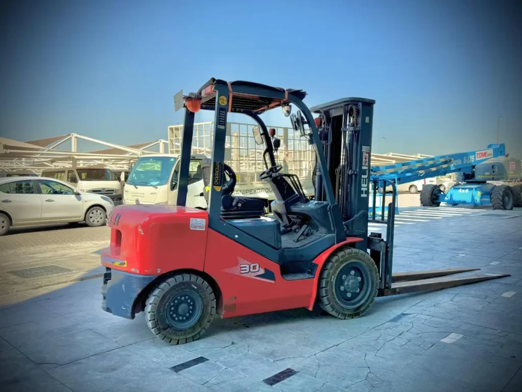 Forklift rental Dubai – industrial forklift for warehouse, construction, and logistics use. Available in electric, diesel, and LPG.
